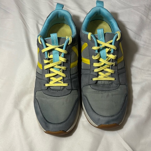 Vionic Rechelle Sneaker- Light Grey
Suede Leather size 9 - Picture 4 of 11